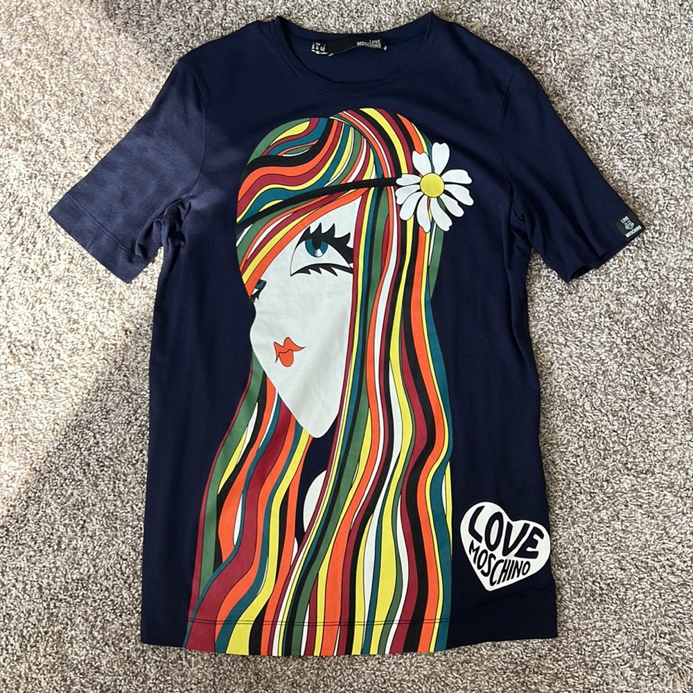 Authentic LOVE MOSCHINO Tshirt Size IT40/US4 Great condition